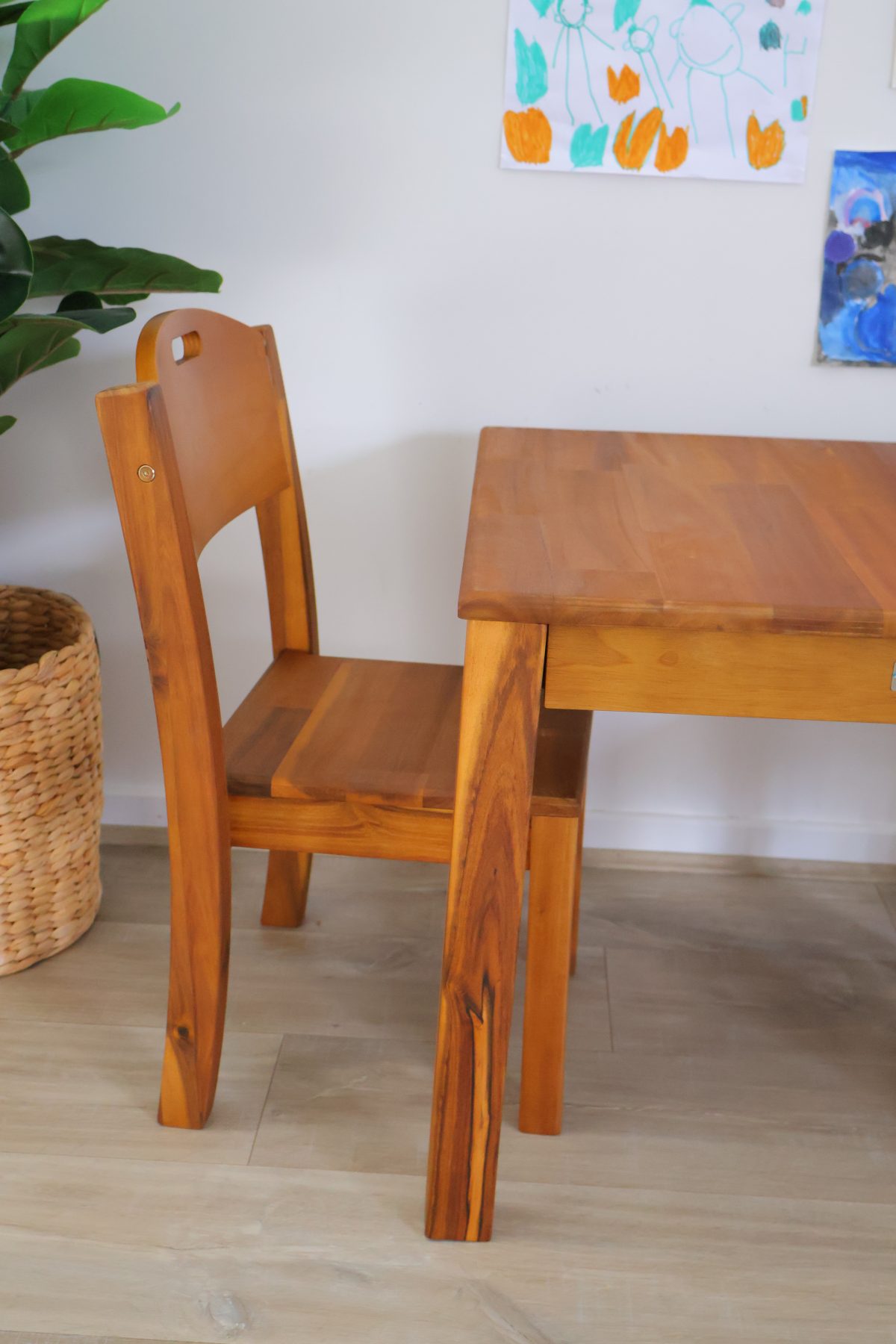 Hardwood table with 2 stacking chairs - Image 5