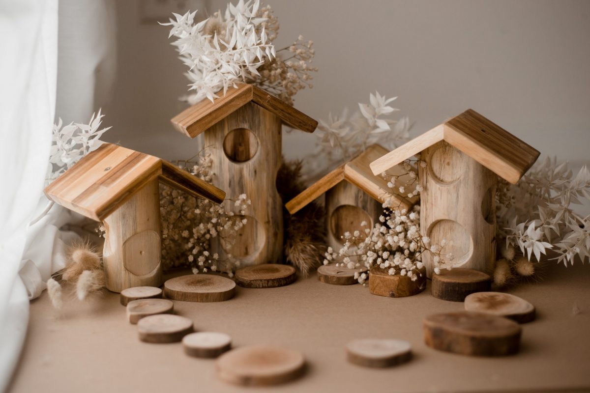 Light tree log houses set of 4