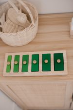 Narrow-wide knob puzzle -463