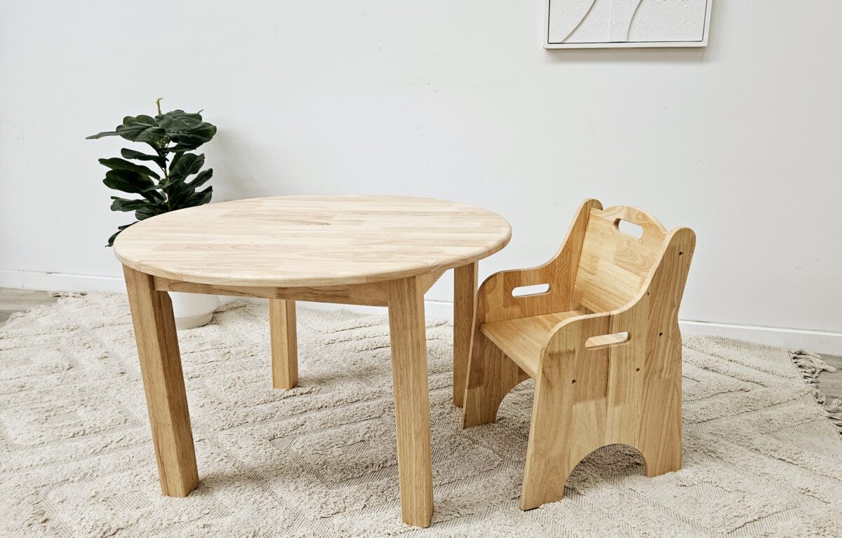 Medium Round Table and 2 Toddler Chairs - Image 4
