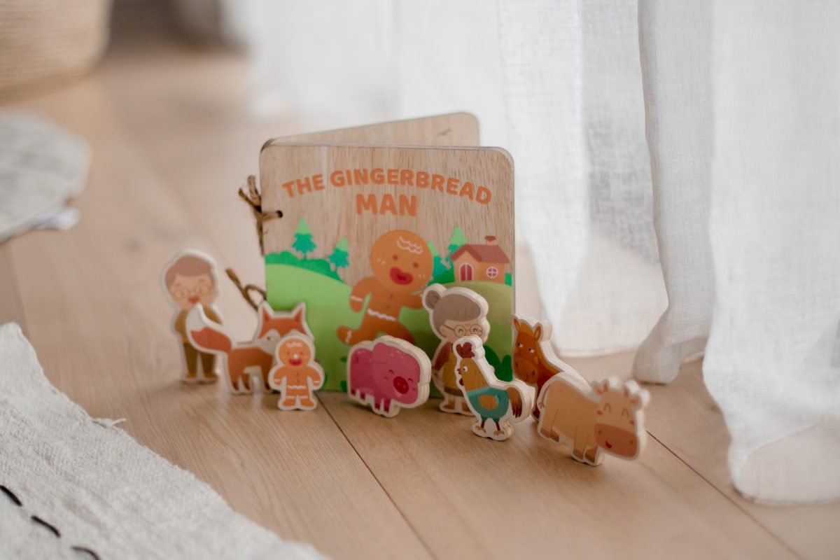 Gingerbread Man Book & Play Set - Image 6