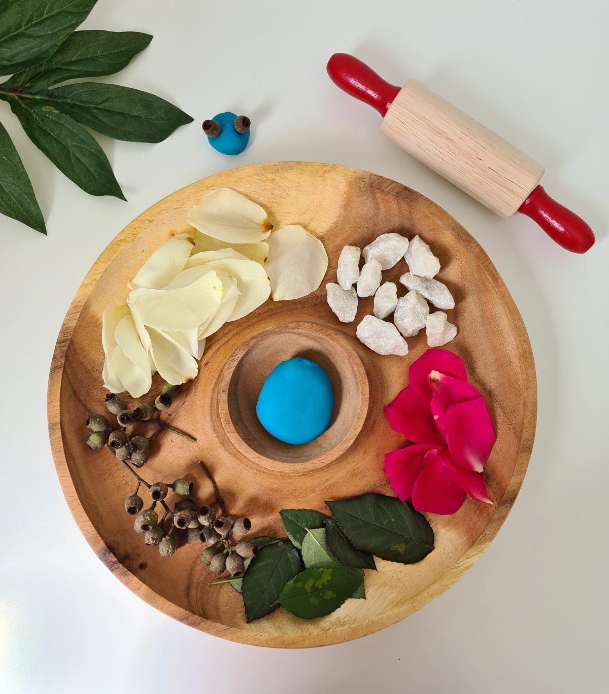 Round natural activity tray - Image 3