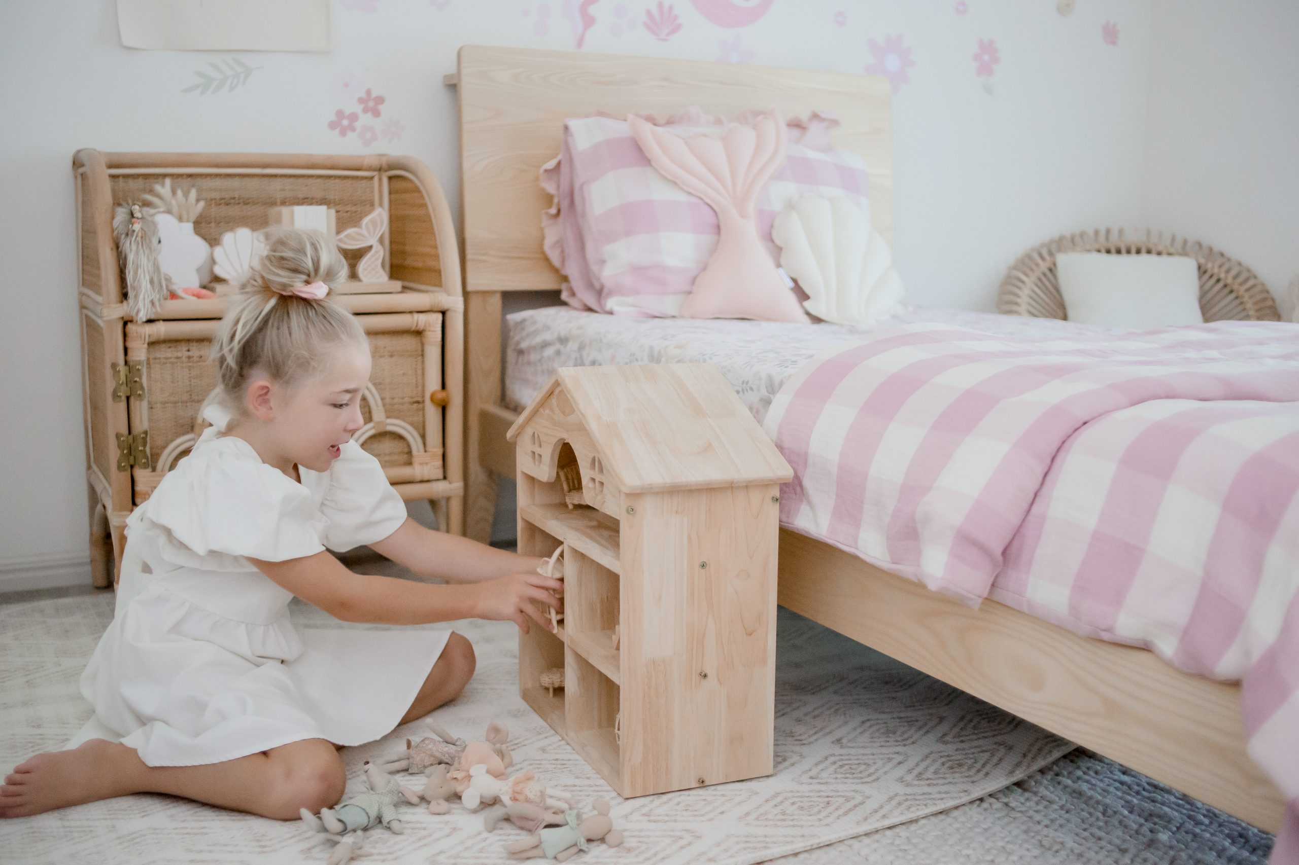 270 TAG @our_life_behind_the_lens3 Classic Wooden Dollhouse - Image 13