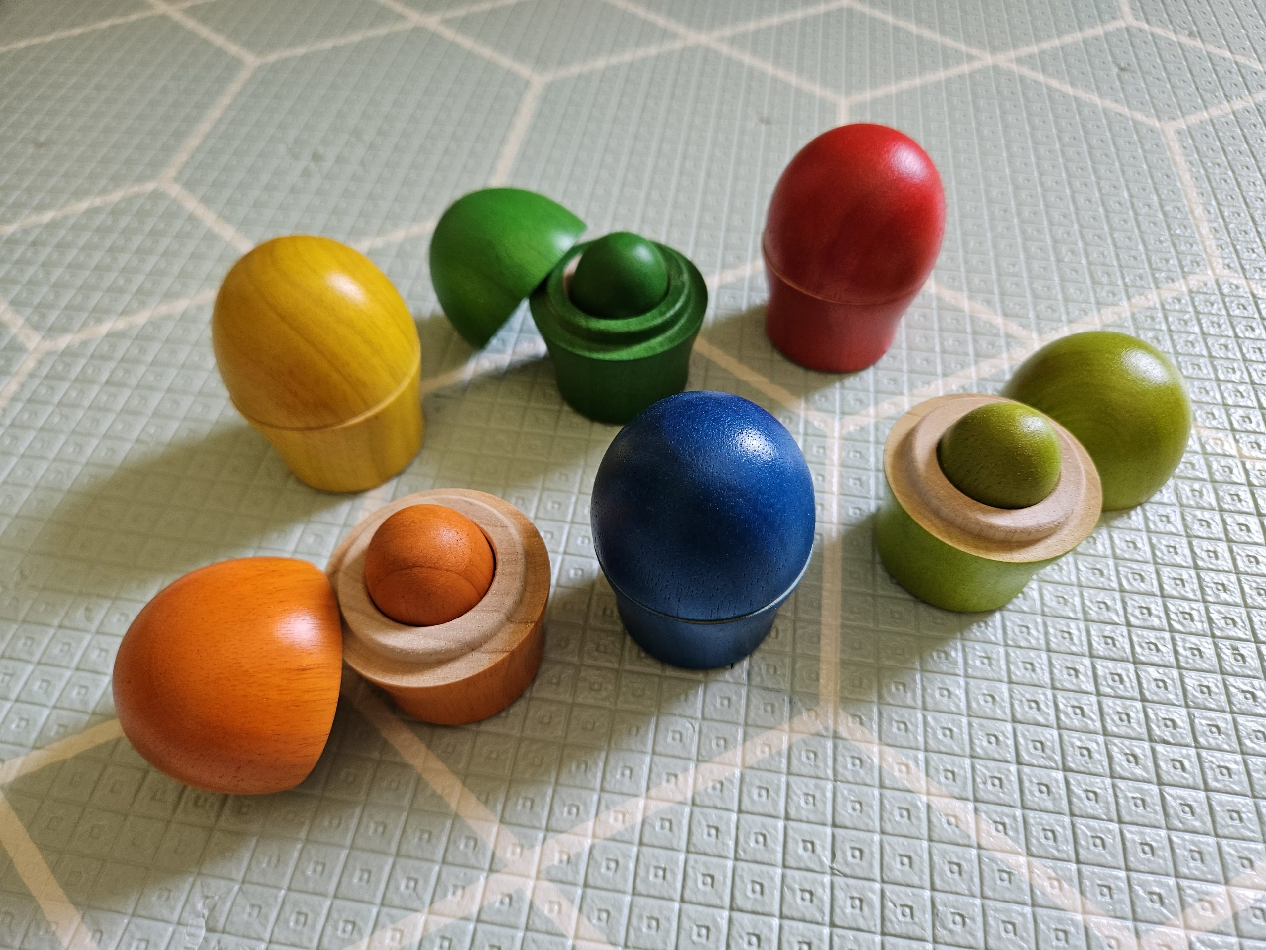 Sorting egg cups - 540 Sorting egg cups - 540