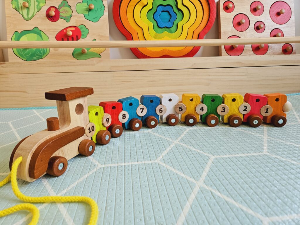 Curated visual reference: Lacing Train Qtoys Photo Inspiration