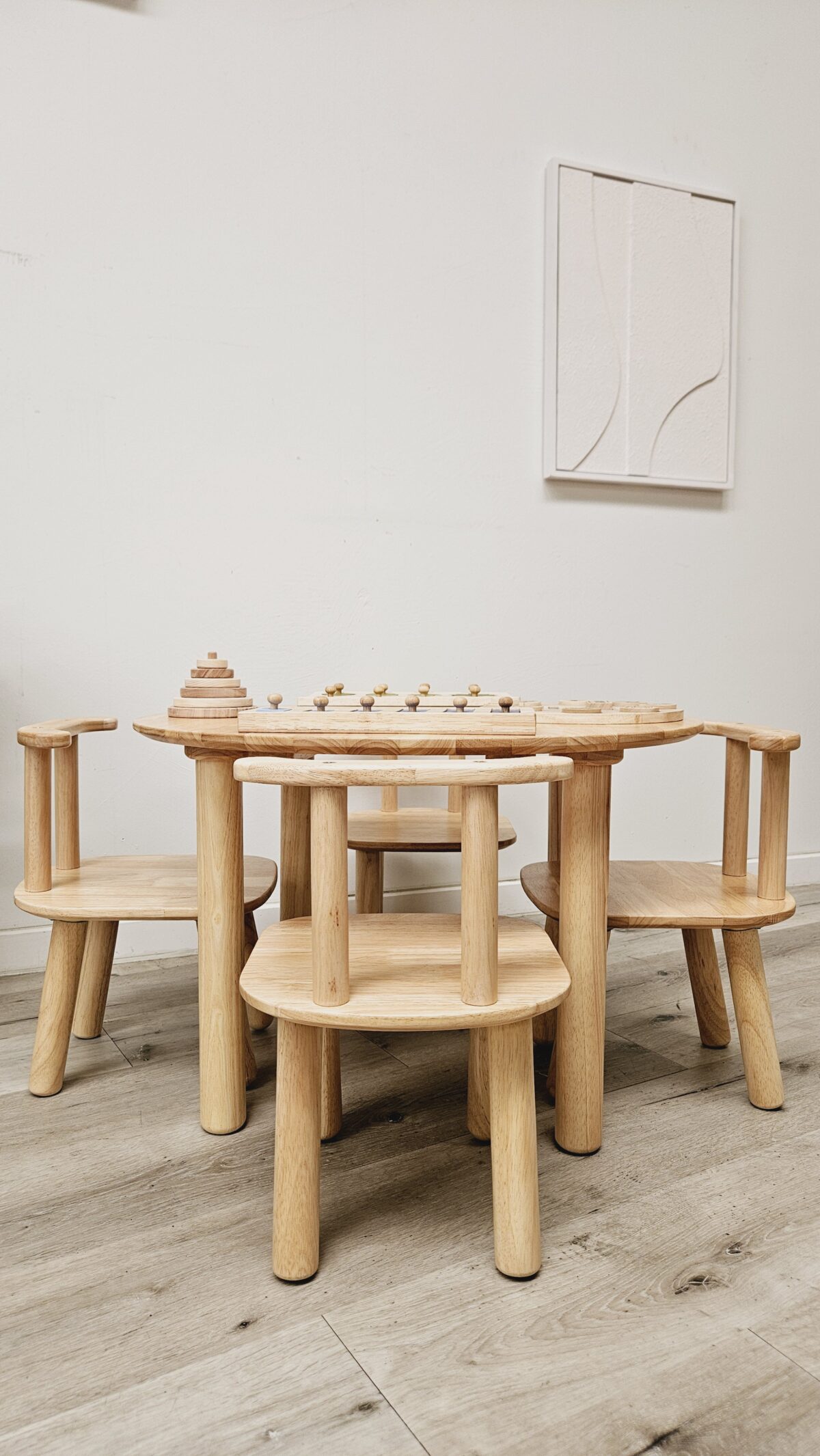 Round table and 4 chairs - Image 4