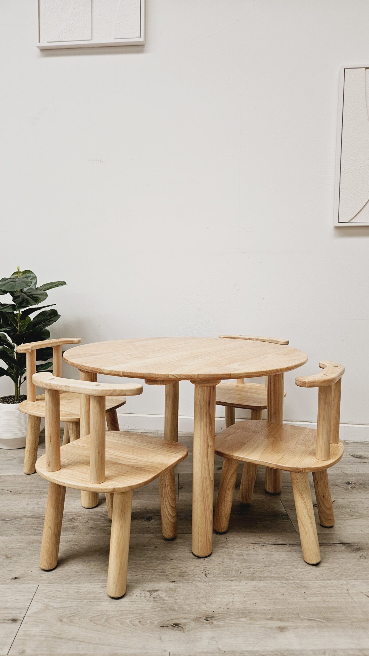 Round table and 4 chairs - Image 6