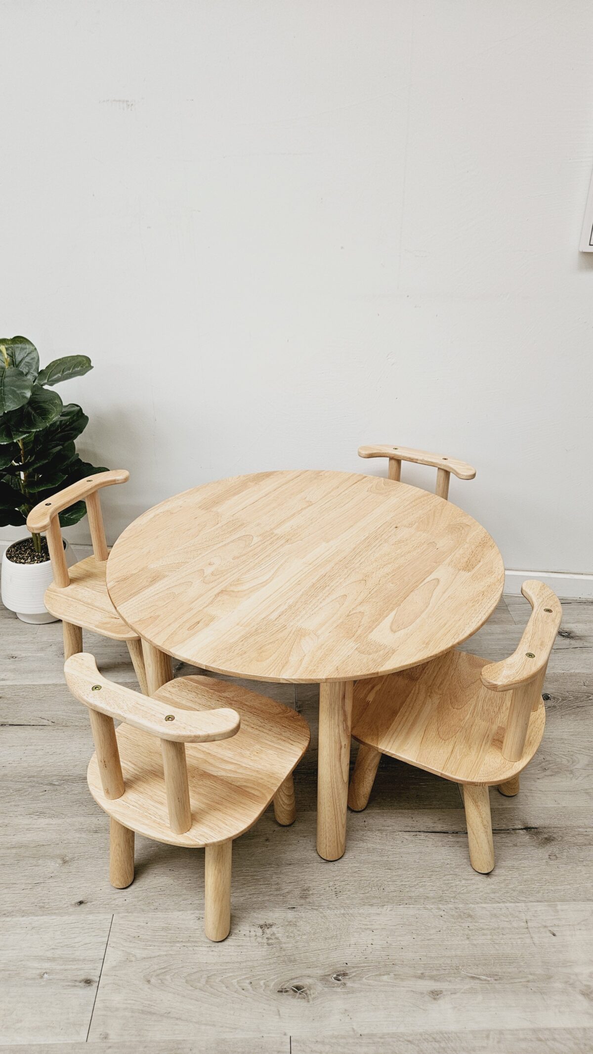 Round table and 4 chairs - Image 7