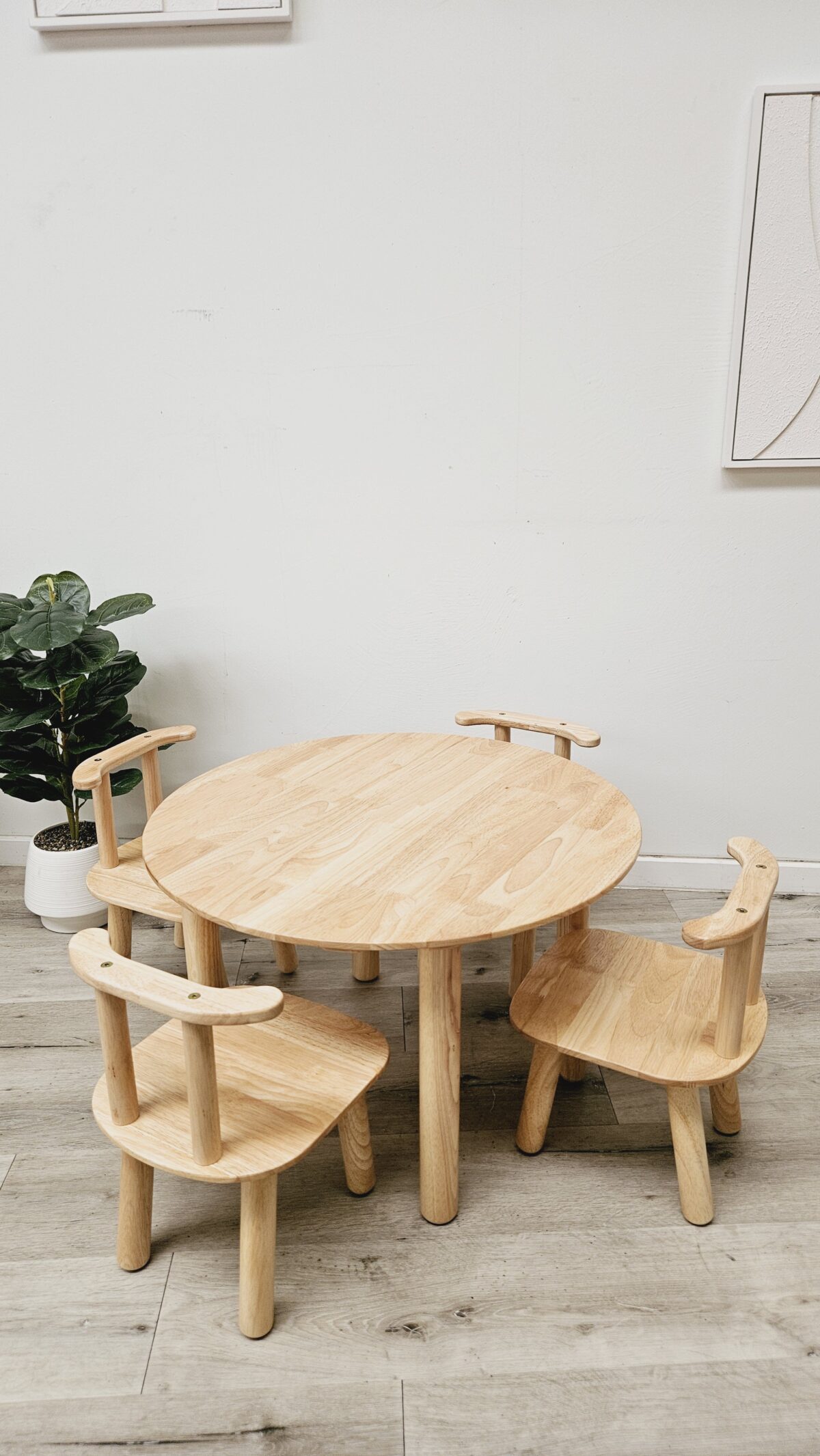 Round table and 4 chairs - Image 2