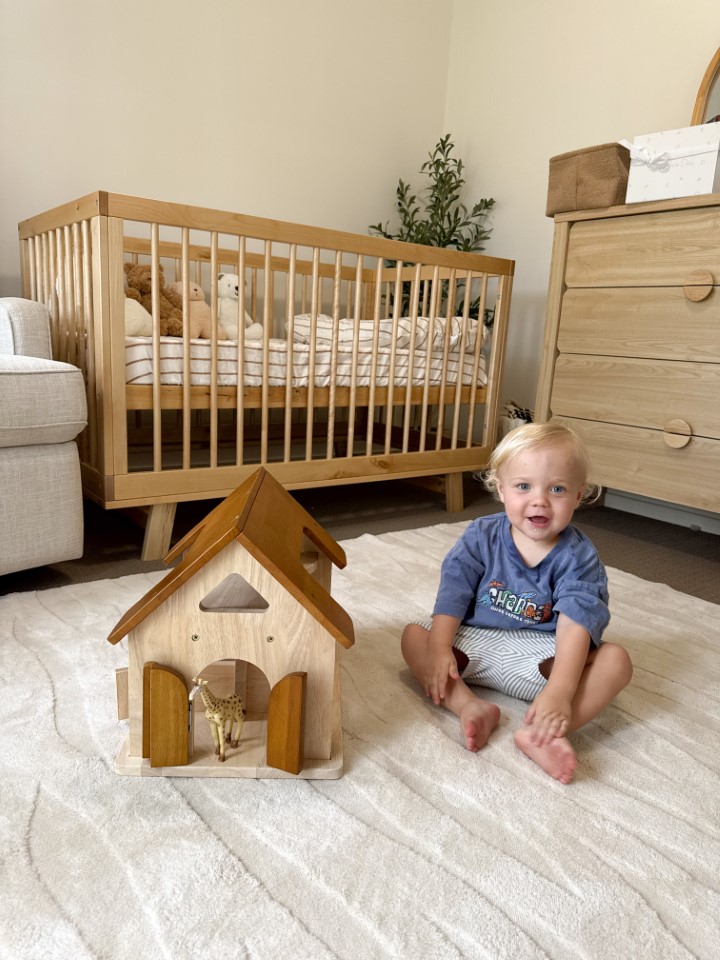 897-01.jpg Horse Stable - Image 1